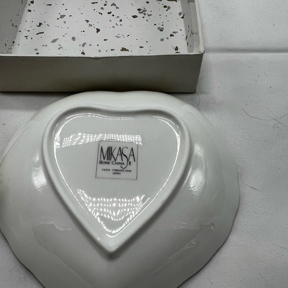 Mikasa Bone China dish in box - Picture 3 of 3
